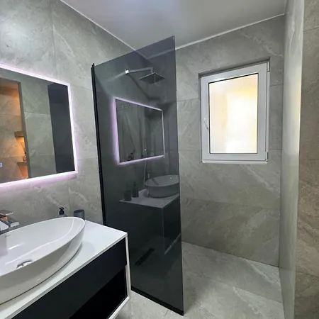 Loha Luxury 2 地拉那