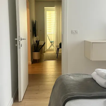 Loha Luxury 2 * 地拉那