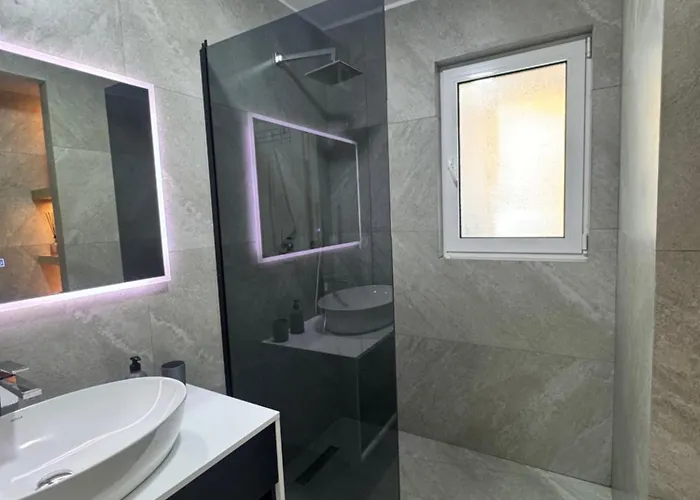 Loha Luxury 2 ティラナ