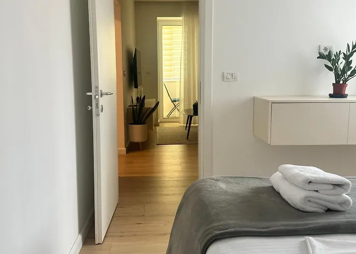 Loha Luxury 2 * ティラナ